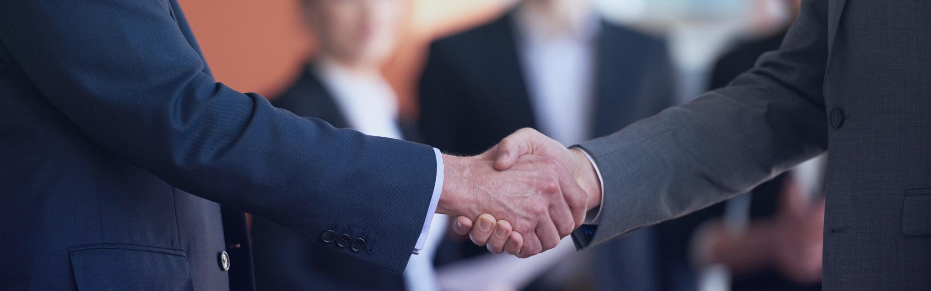 Бізбен хабарласыңы