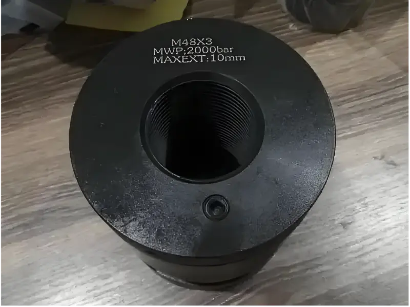 Жүк көлігі ағып жатқан май? 